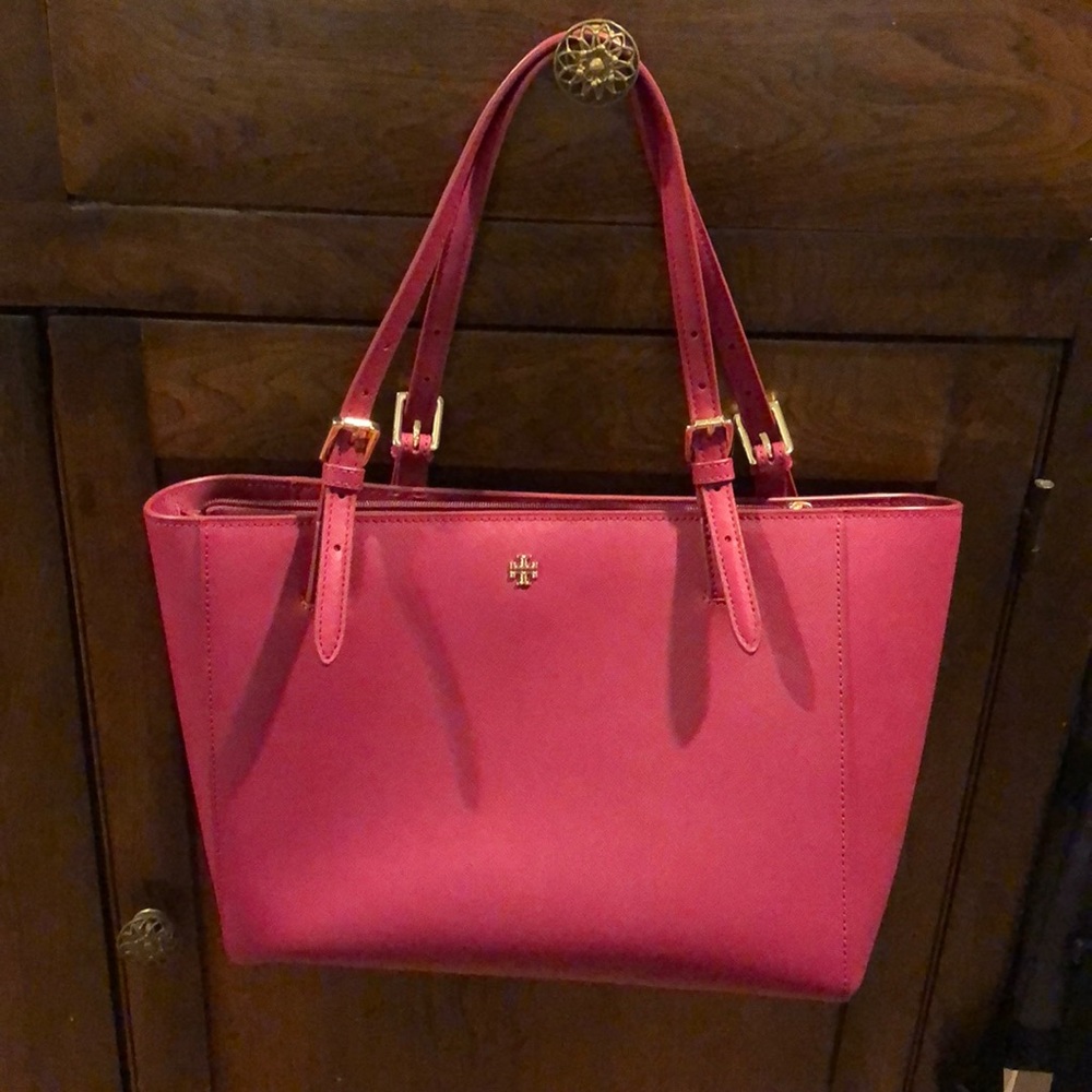 Tory Burch Handbag - like new condition.